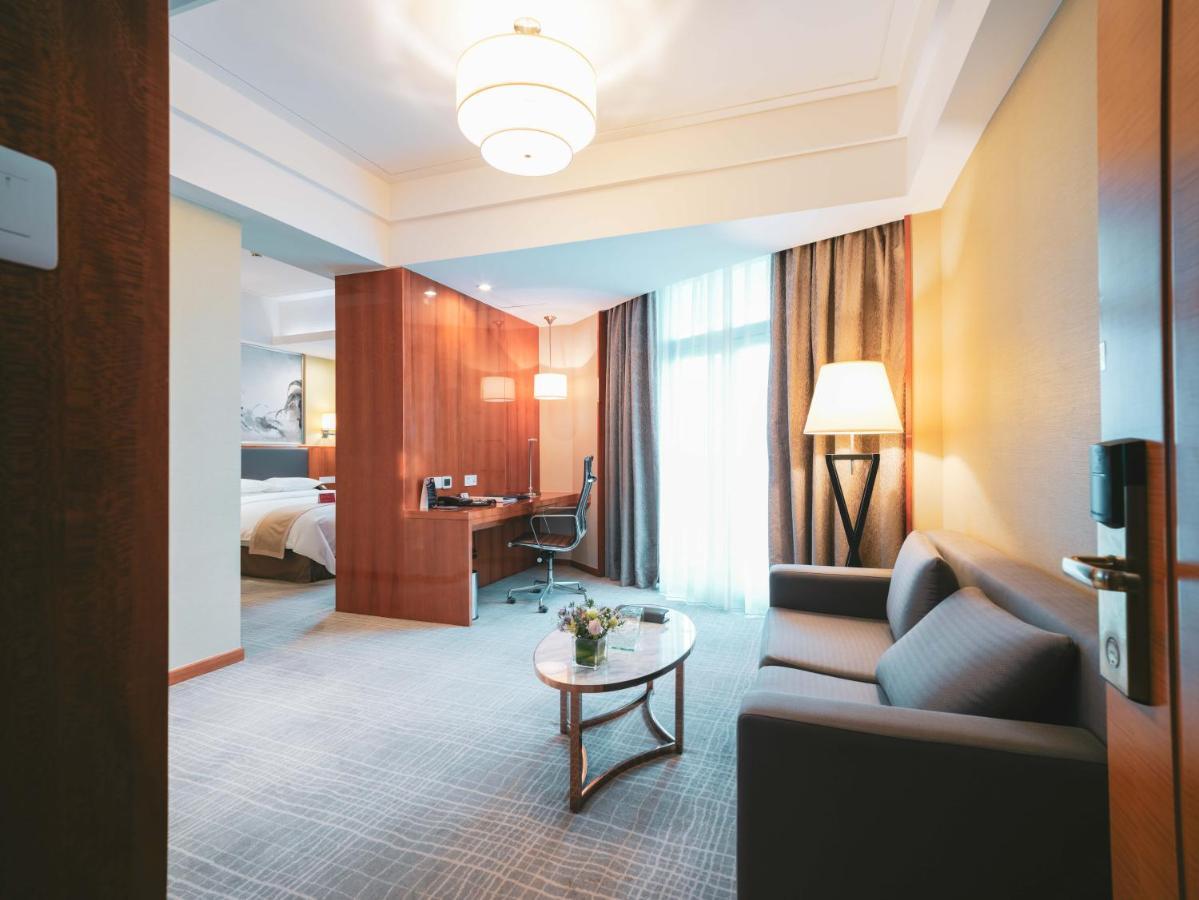 Ramada Plaza Pudong Airport - 3 Mins To Pvg Depature Floor & Check Entrance With Shuttle 4* Shanghai