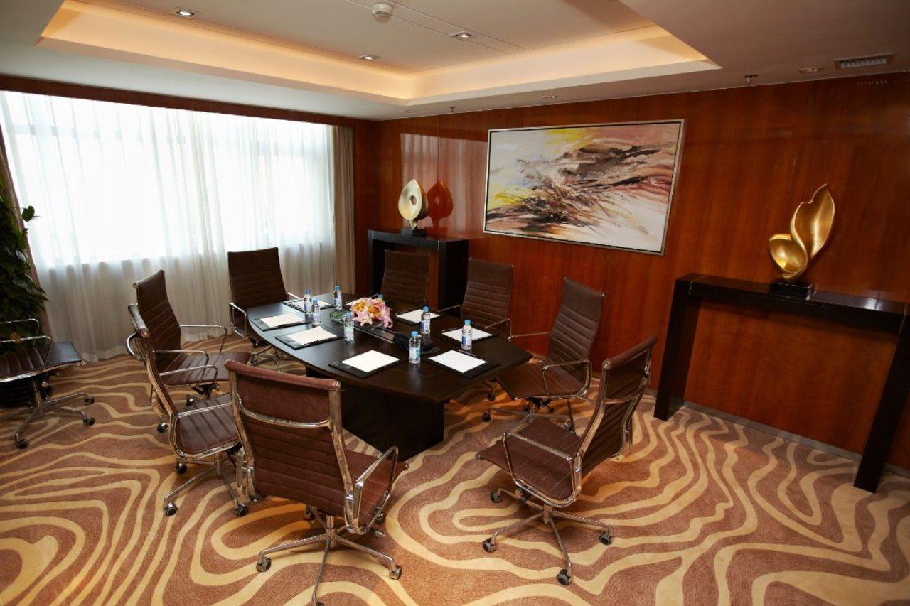 Hotel Ramada Plaza Pudong Airport 4*