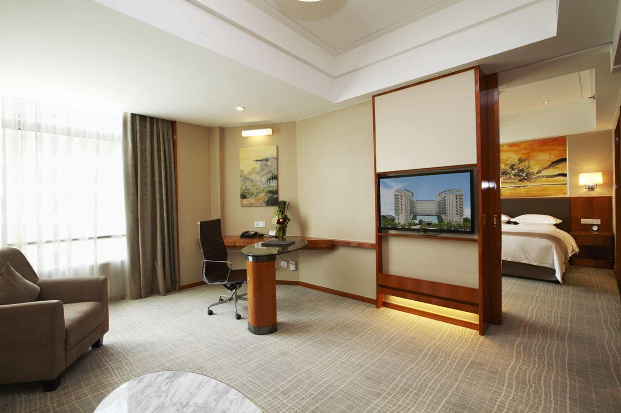Ramada Plaza Pudong Airport - 3 Mins To Pvg Depature Floor & Check Entrance With Shuttle 4* Shanghai